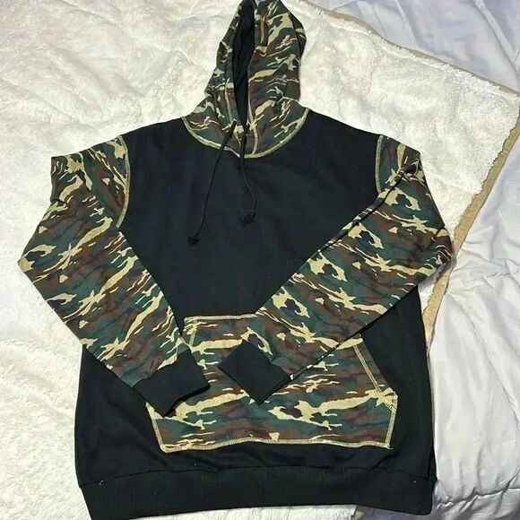 Overdrive size XL hoodie with netted camo look - Picture 1 of 6